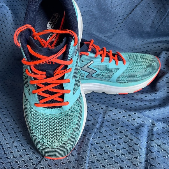 Sneakers - Picture 8 of 8